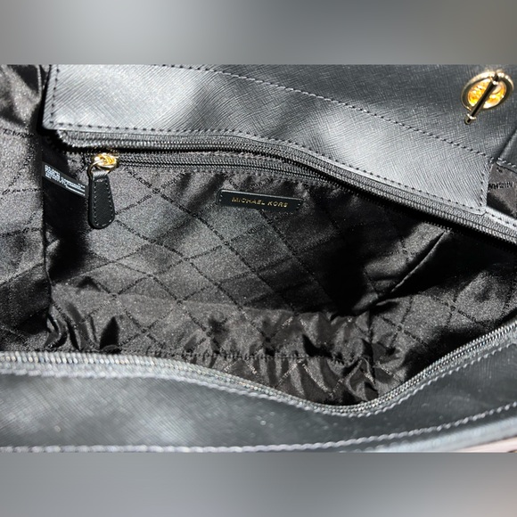 Michael Kors Jet Set Travel Bag - Picture 5 of 8